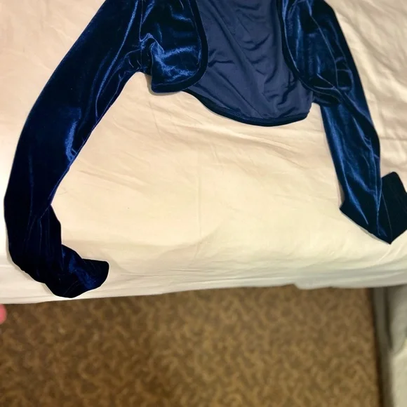 Blue Velvet Three-Piece Set - Picture 9 of 9